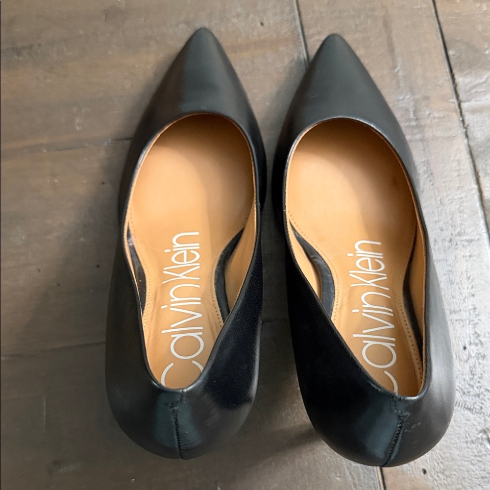 Calvin Klein Black Pointed-Toe Leather Pumps - Picture 12 of 12